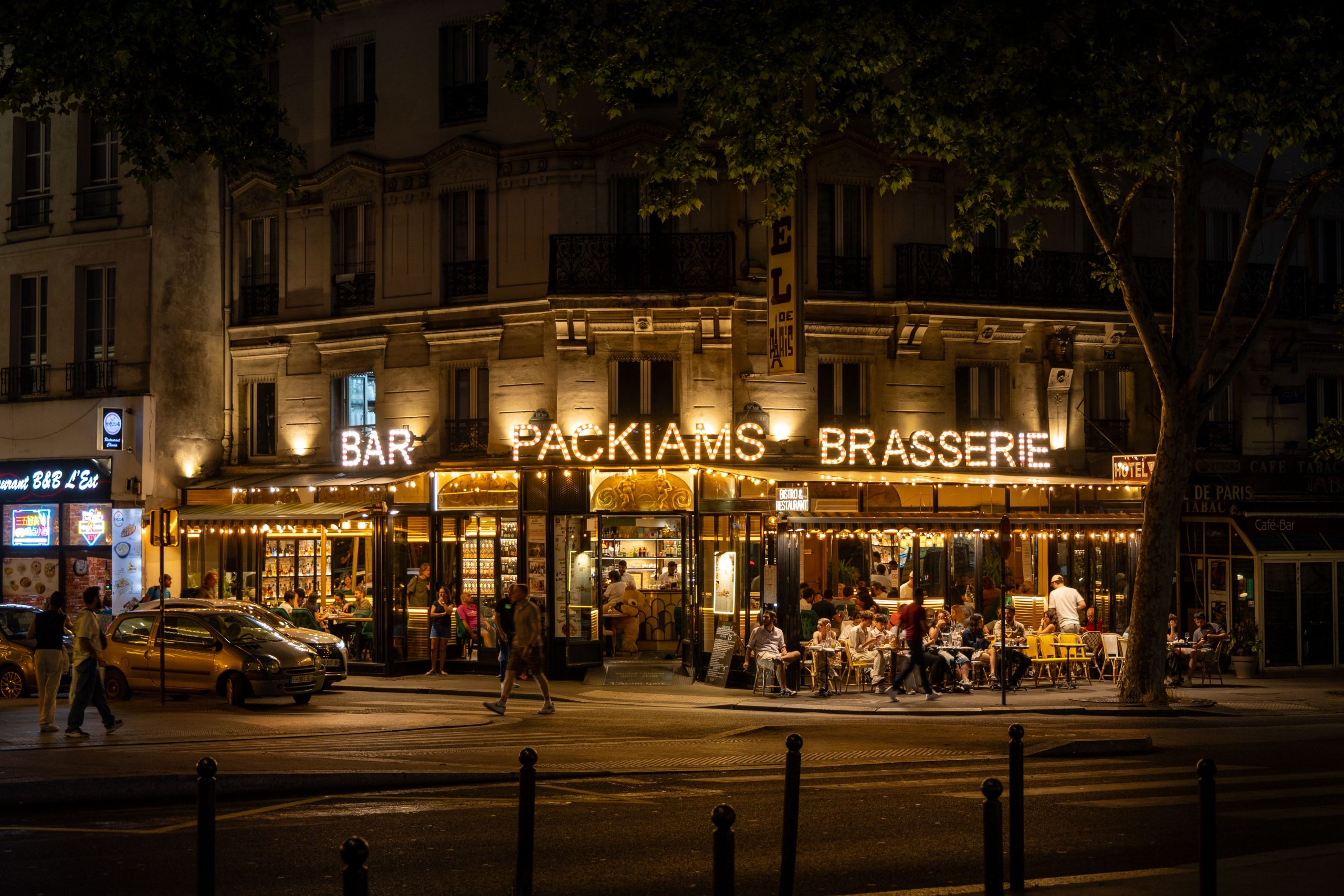 Soirée animée à la brasserie Packiams à Paris