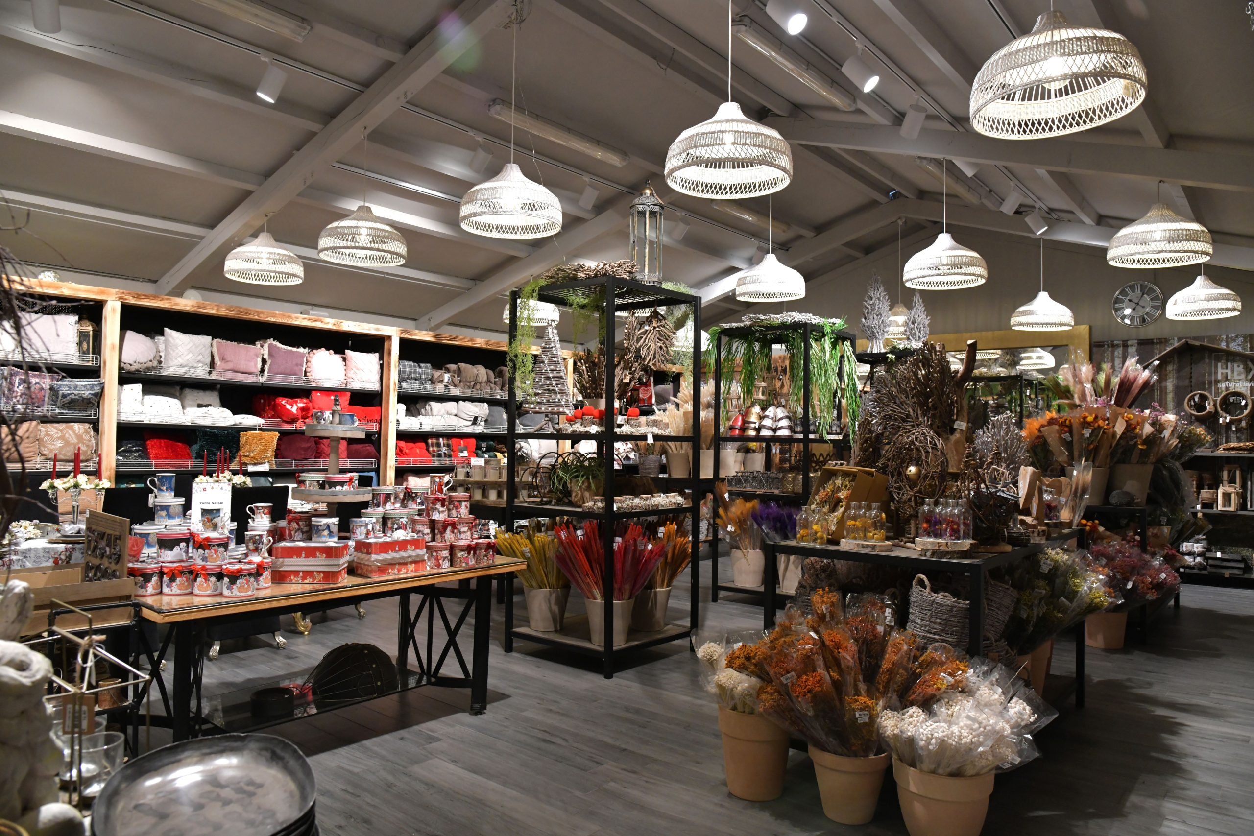 Rayons d'une boutique déco à l'italienne